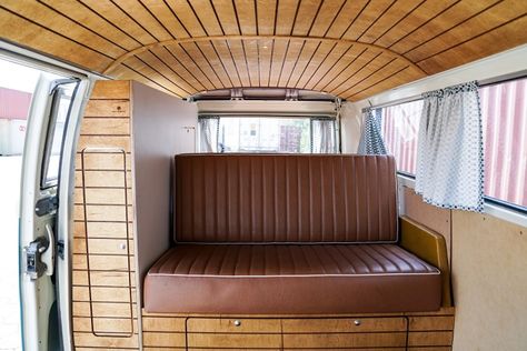 Combi Vw T2, Kombi Food Truck, Kombi Trailer, Vw T2 Camper, Camper Furniture, Vw Bus Interior, Vw Bus T2, Kombi Motorhome, Bus Interior