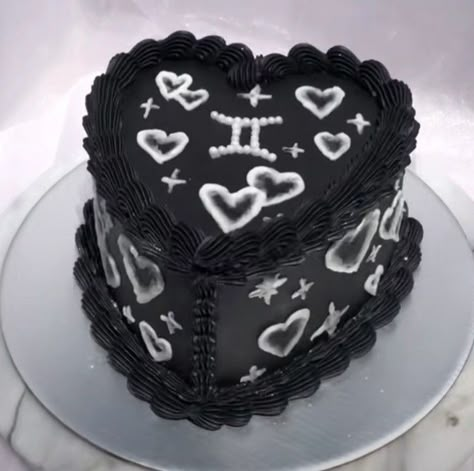 Black Heart Birthday Cake Aesthetic, Black Gemini Cake, Black Heart Cake Aesthetic, Black Bday Cake Aesthetic, Heart Cake Gemini, Gemini Cake Aesthetic, Birthday Cake Gemini, Gemini Heart Cake, Gemini Cake Ideas