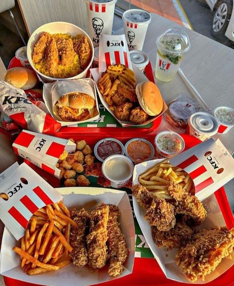 Fast Food Cravings, Aesthetic Food Junk, Fast Food Aesthics, Spicy Food Aesthics, Fast Food Pics, Kfc Aesthetic Food, Aesthetic Junk Food, Fastfood Aesthetic, Aesthetic Fast Food