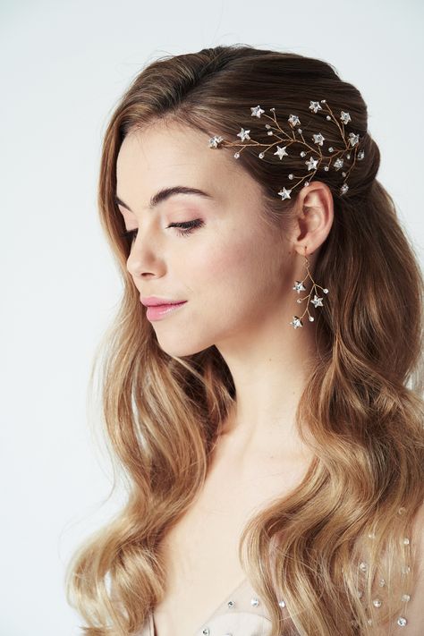 Add some Swarovski Crystal sparkle to your look with this constellation-inspired wedding hairvine featuring shimmering stars and delicate stardust style gems.  Lunella is a versatile hair vine which will add a dusting of celestial sparkle to any wedding day look - we love it pinned at the side of the head with glamorous Hollywood style waves or try adding it to the back or side of an updo, chignon or half-up hairstyle. Team Lunella with loose waves for a heavenly bohemian vibe or with a structur Delicate Bridal Jewelry, Constellation Wedding, Bridal Statement Earrings, Beautiful Bridal Jewelry, Wedding Hair Wreath, Crystal Chandelier Earrings, Hollywood Style, Bridal Hair Vine, Wedding Hair Pins