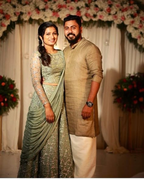 Kerala Hindu Engagement Look, Kerala Engagement Dress Hindus, Kerala Reception Dress For Bride, Kerala Engagement Dress Hindus Couple, Kerala Wedding Reception Dress, Kerala Couples, Reception Dress Bride Indian, Engagement Couple Dress, Simple Engagement Dress