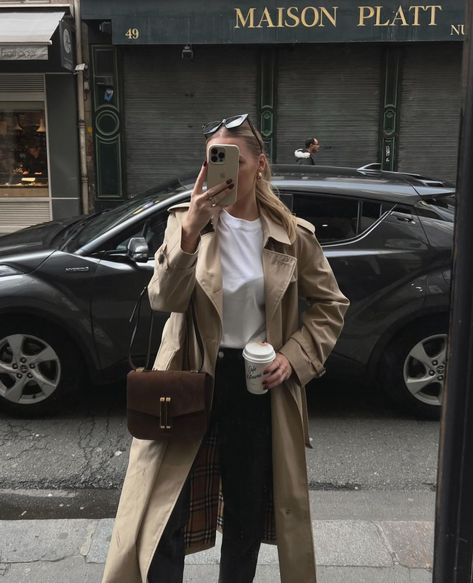 Winter Rainy Day Outfit, Cozy Rainy Day Outfit, Rainy Day Outfit Aesthetic, Adrette Outfits, Cute Professional Outfits, Stile Boho Chic, Rainy Day Fashion, Cute Work Outfits, Beige Trench Coat