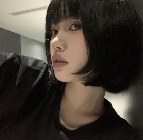 Half Shaved Hair, Korean Short Hair, Hair Color Streaks, Hair Icon, Uzzlang Girl, Girl Short Hair, Shaved Hair, Hey Girl, Girl Icons