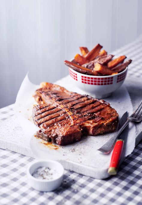 There are times when ‘quick cooking’ is required, and for this you need to call on the best cuts of meat. This American steak and sweet potato chips recipe uses T-bone steaks for maximum flavour and impact. Tbone Steak Recipe, Sweet Potato Chips Recipe, American Steak, Cooking The Perfect Steak, T Bone Steak, Sweet Potato Chips, Delicious Magazine, T Bone, Chips Recipe