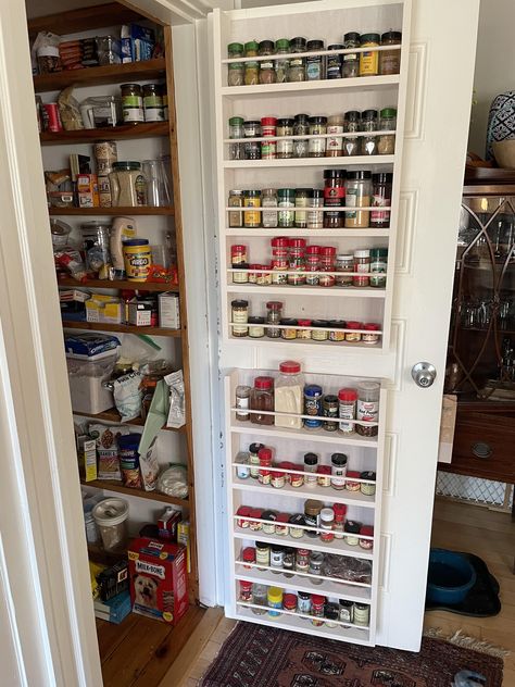 Pantry Under The Stairs, Spice Rack Door, Spice Rack On Pantry Door, Pantry Door Spice Rack, Spice Rack Plans, Farmhouse Kitchen Nook, Organize Paint, Spice Rack Uses, Spice Storage Ideas