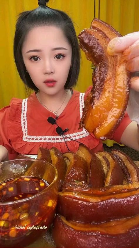 People Eating Food, Food Satisfying, Mukbang Videos, 90s Food, Tiktok Sounds, Food Vibes, Satisfying Eats, Joker Images, Amazing Food Videos