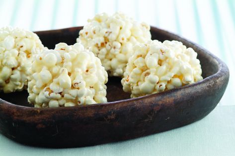 Discover these amazing Mallow Popcorn Balls. Coat popcorn balls with a gooey marshmallow mixture for yummy Mallow Popcorn Balls which your kids will love! Wrap each one individually with plastic wrap and you can even hand them out as party favors. Marshmallow Popcorn Balls, Popcorn Balls Recipe, Marshmallow Popcorn, Popcorn Treats, Popcorn Balls, Puff Recipe, Popcorn Recipes, Kraft Recipes, Kraft Heinz