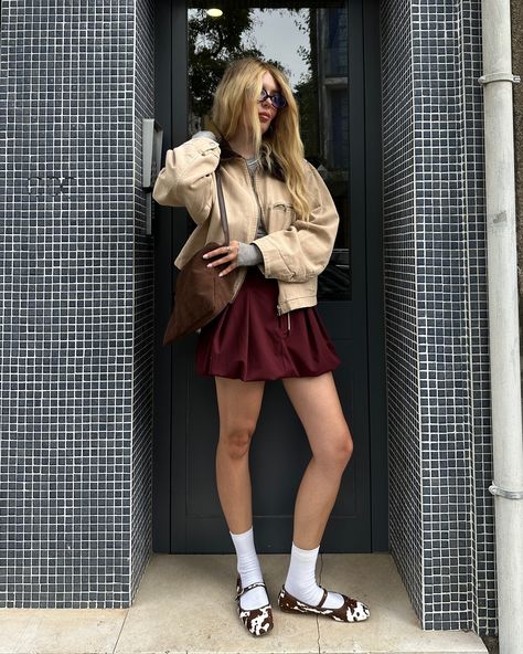 ready for fall content🍂🍁🤭 jacket @hm skirt @zara ballet flats @stradivarius Hm Skirt, Ready For Fall, Different Outfits, Ballet Flats, Casual Outfits, Ballet, Socks, Zara, Skirt