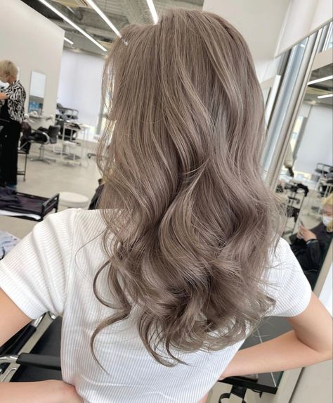 Milk Tea Colour Hair, Hair Color Mushroom Blonde, Ash Brown Hair Color With Money Piece, Mushrooms Brown Hair, Very Light Ash Brown Hair, Beige Hair With Highlights, Ash Mushroom Hair, Milk Tea Grey Brown Hair, Milk Tea Beige Hair Highlights