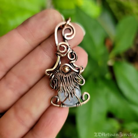 Wire Gnome Pendant, Wire Wrapped Gnome, Wire Wrapped Charms, Thingamajig Patterns, Halloween Wire Wrap, Wire Wrapping Ideas, Wire Wrapping Stones Tutorial, Wire Wrapped Stones, Copper Wire Crafts