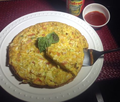 Cabbage Omelet, Colombian Dishes, Egg Omelet, Omelets Recipe, Shredded Cabbage, Savory Pancakes, Simple Meals, Omelet, An Egg