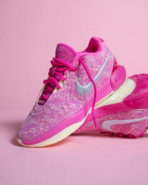 Men’s Nike LeBron XXI #PinkMulti available tomorrow at both locations & online via Solefly.com $200 USD Cool Nike Shoes, Hoop Shoes, Bb Shoes, Ball Shoes, Instagram Men, Basketball Photography, Volleyball Shoes, Nike Lebron, June 30