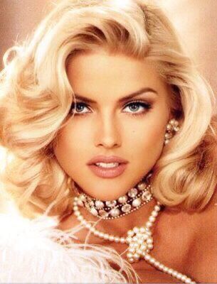 Anna Smith, Nicole Smith, Anna Nicole Smith, Anna Nicole, Diamond Choker, Hair Pictures, Girls Makeup, Inspirational Women, Beauty Inspiration