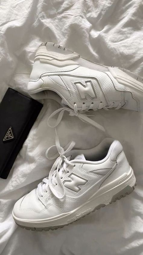 #follow #sneakers #shoes #fashion #style #blogging #blogger #blog #white Skor Sneakers, Trendy Shoes Sneakers, Shoe Wishlist, Hype Shoes, Shoe Inspiration, Shoe Inspo, Aesthetic Shoes, Swag Shoes, Barbie World