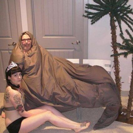 Googled "easy Halloween costumes" was not disappointed Cosplay Fail, The Human Centipede, Jabba The Hut, Princess Leia Costume, Leia Costume, Jabba The Hutt, Performance Marketing, Star Wars Costumes, Easy Halloween Costumes