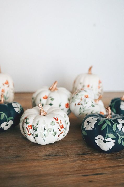 Fall Pumpkin Decorations, Designer Fall Decor, Thanksgiving Boho Decor, Ornamental Pumpkins, Orange Pumpkin Decorating Ideas, Fall Decor Inspo 2023, Diy Boho Pumpkins, Aesthetic Pumpkins Painting, Decorative Pumpkin