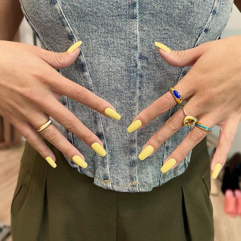 Selena Gomez Nails, Color French Manicure, Subtle Nail Art, Long Almond Nails, Down Song, Yellow Nail, Nail Trend, Gel Nail Kit, Body Hair Removal