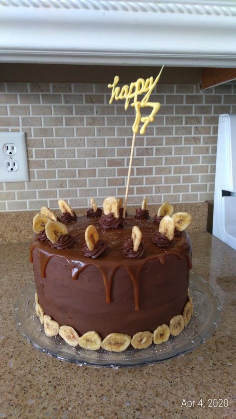 Chocolate Banana Cake Decoration, Banana Cake Decoration Ideas, Banana Cake Decoration, Choco Banana, Chocolate Banana Cake, Whole Cake, Birthday Cake Chocolate, Salted Caramel Chocolate, Chocolate Butter