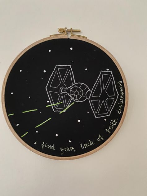 Dr Who Embroidery Designs, Star Wars Hand Embroidery, Star Wars Embroidery Patterns Free, Star Wars Cross Stitch Patterns Free, Star Wars Embroidery Patterns, Fandom Embroidery, Starwars Embroidery, Acotar Embroidery, Nerd Embroidery