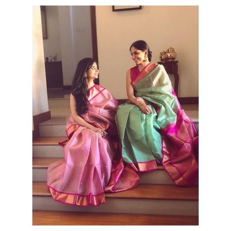 Go, Check This Brand If You Are a Saree Lover! • Keep Me Stylish Phulkari Saree, Ethnic Saree, Keep Me Stylish, Silk Saree Kanchipuram, Saree Poses, Sari Blouse Designs, Indian Silk Sarees, Simple Sarees, Kalamkari Saree