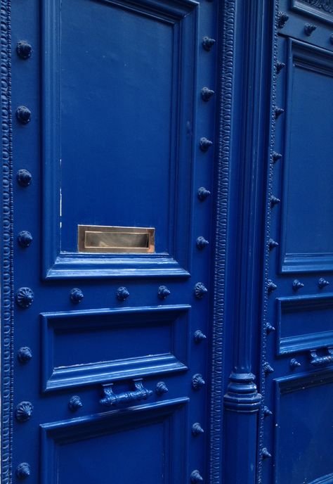 Bleu Klein, Nostalgic Photography, Jewel Colours, Yves Klein Blue, Color Mood, Blue Building, Timeless Photography, Antique Photography, Paris Blue