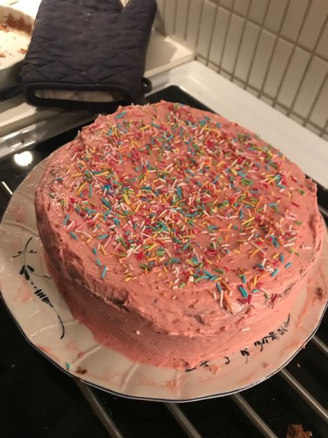 Cake With Sprinkles, Birthday Cake Aesthetic, Fairy Food, Cake Aesthetic, Homemade Birthday Cakes, Funny Birthday Cakes, Creative Birthday Cakes, Easy Food Art, Think Food