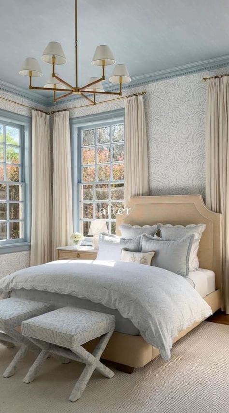 Scalloped Bedding, Blue And White Bedroom, Blue Floral Wallpaper, Sophisticated Bedroom, White Details, Bedroom Layouts, Room Remodeling, Blue Bedroom, Home Design Decor