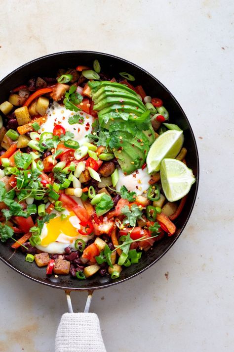 Mexican Style Breakfast Hash - The Mother Cooker Breakfast Ideas Vegetables, Breakfast Specials Restaurant, Mexican Breakfast Skillet, Miami Breakfast, Weekend Breakfast Ideas, Crepes Recipe Breakfast, Uni Meals, Mexican Brunch, Weekend Meal Prep