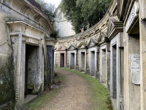 9 Things Not to Miss at Highgate Cemetery | Look Up London Highgate Cemetery London, Farnham Surrey, Highgate Cemetery, Small Entrance, Finsbury Park, Greenwich Park, Sunken Garden, London History, England London