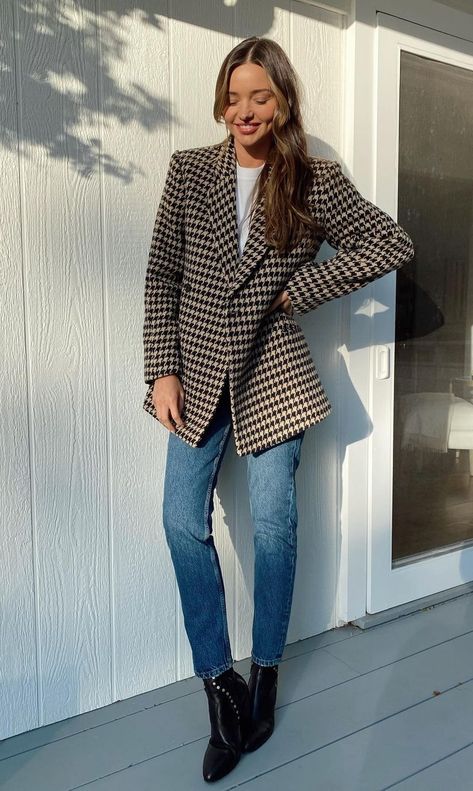 Miranda Kerr was spotted wearing a Kaia Houndstooth Blazer from Anine Bing ($510) and Mid Indigo Sonya Jean from Anine Bing ($229). To shop this look or buy this outfit on a budget, click the theninesfashion.com link. #MirandaKerr #AnineBing Houndstooth Blazer Outfit, Miranda Kerr Outfits, Houndstooth Outfit, Miranda Kerr Street Style, Miranda Kerr Style, Chic Work Outfits Women, Work Outfits Women Office, Casual Work Outfits Women, Work Outfits Women Summer