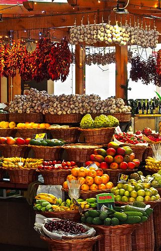 Fresh Market Design, Farm Shop Aesthetic, Vegetable Market Design, Fruit Stall, Fruit And Veg Shop, Market Aesthetic, Farmers Market Display, Thanh Long, Funchal Madeira