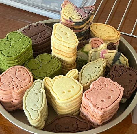 Cute Cookie Ideas, Desserts Cute, Aesthetic Sweets, Cookies Cute, Anime Sanrio, Kawaii Cooking, Cookie Mold, Cute Baking, Cute Snacks