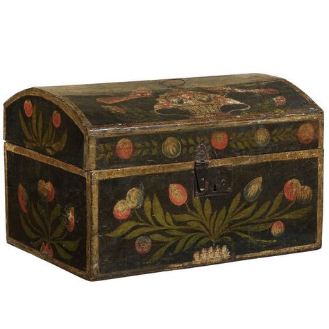 Wrapping Gifts Ideas, Cheap Living Room Furniture, Antique Wooden Boxes, Painted Trunk, Painting Wooden Furniture, White Furniture Living Room, Painted Wooden Boxes, Painted Chest, Best Outdoor Furniture