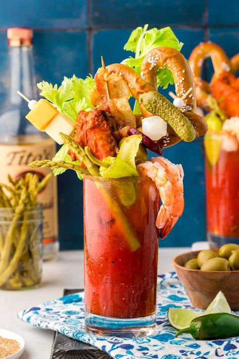 This is the Best Bloody Mary recipe made with vodka, tomato juice, spices, hot sauce, Worcestershire sauce and other delicious ingredients! Perfect for weekend mornings and brunch with friends! Bloodymary Cocktail Recipe Easy, Christmas Eve Birthday, Caesar Cocktail, Peach Salsa Recipes, Homemade Liqueur, Hispanic Recipes, Cookie Cookbook, Peach Salsa, Smoked Cooking