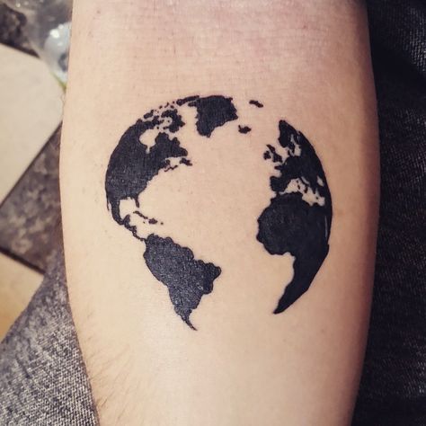 Check this out on Instagram.com Globe Tattoos, Tattoo Son, Map Tattoo, Wanderlust Tattoo, Earth Tattoo, Map Tattoos, Geniale Tattoos, Kunst Inspiration, Nature Tattoos