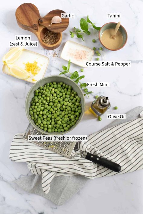 Green Pea and Mint Dip | Picnic Lifestyle Mint Dip, Picnic Appetizers, Pea Dip, Easter Eggers, Mint Recipes, Spring Brunch, Sandwich Spread, Green Peas, Yummy Dips