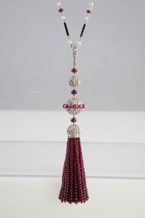 Gorgeous Ruby Tassel Necklace | From a unique collection of vintage drop necklaces at http://www.1stdibs.com/jewelry/necklaces/drop-necklaces/ Formal Jewellery, Tassel Jewellery, Latkan Designs, Diamond Gold Necklace, Pear Shaped Diamond Necklace, Collar Rosa, Drop Necklaces, Gold Tassel Necklace, Boho Beautiful