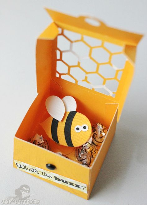 Honey Bee Box, Bee Hive Plans, Lori Whitlock, Technology Diy, Bee Boxes, I Love Bees, Bee Party, Bee Birthday, Bee Cards