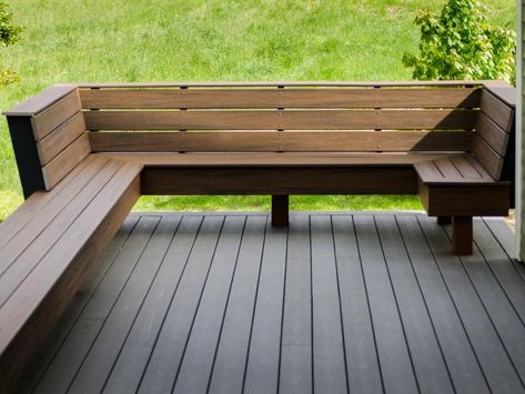 Deck Benches - Ideas on Foter Backyard Deck Ideas On A Budget, Deck Bench Seating, Deck Seating Area, Wood Deck Designs, Deck Bench, Veranda Design, Deck Seating, Deck Pictures, Wooden Deck