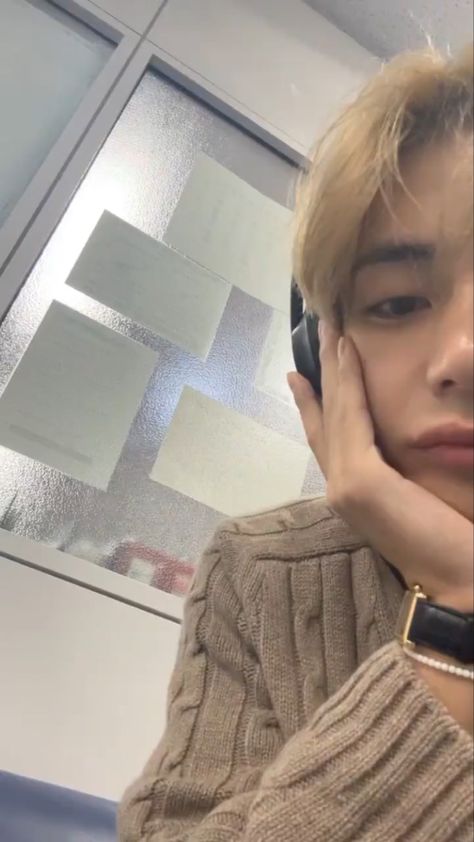 Taehyung Selca, V Kim Taehyung, Kim Taehyung Wallpaper, Daegu, V Bts, V Taehyung, Foto Bts, Bts Boys, Bts Taehyung