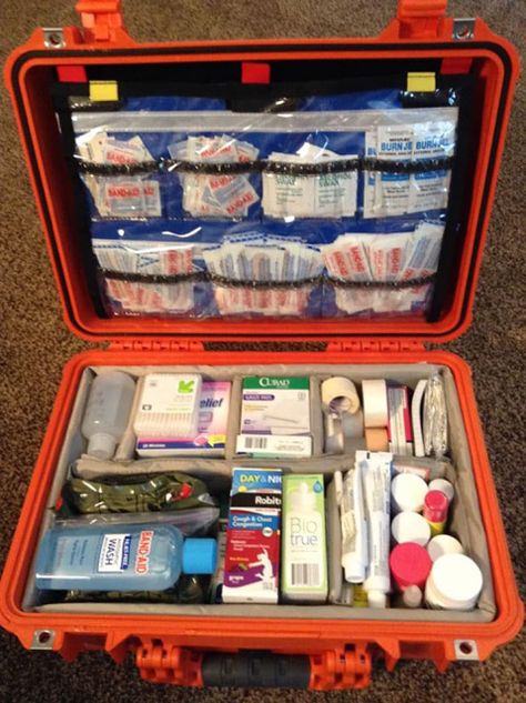 Best First Aid Kit, Prepper Tips, Astuces Camping-car, Camping Bedarf, Camper Hacks, First Aid Kits, Emergency Preparedness Kit, Emergency Preparation, Popup Camper