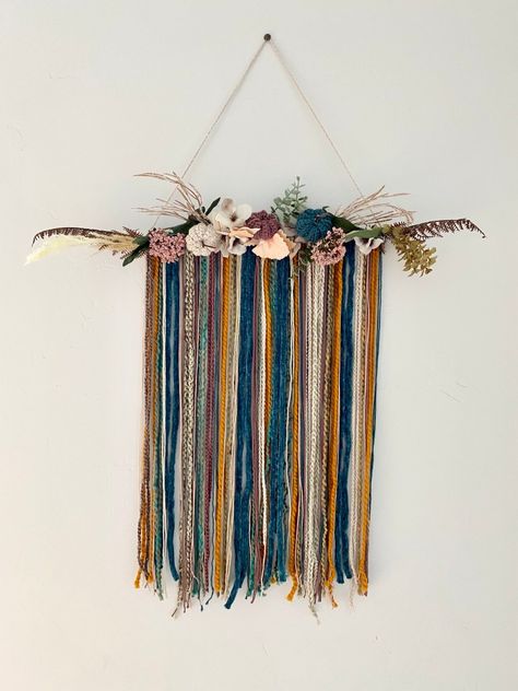 Boho Crafts To Make And Sell, Crochet Square Wall Hanging, Crochet Boho Wall Hanging, Crochet Vine Wall Decor, Boho Wall Hanging Diy, Crochet Feather Wall Hanging, Crochet Nursery Wall Hanging Free Pattern, Easy Wall Hanging Ideas, Crochet Art Wall