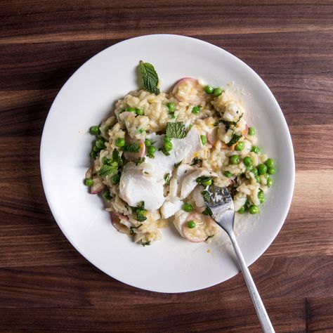 This easy white fish risotto gets flavor from citrus, mint and thyme. Get the recipe at Food & Wine. Fish Risotto, Bacon Risotto, Vegetarian Risotto, Rice In The Oven, Best Risotto, Lobster Risotto, Cauliflower Risotto, Chicken Risotto, Tomato Risotto