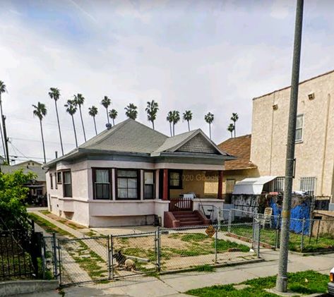 Nevada House Exterior, House Exterior Los Angeles, Home Means Nevada, Beach Town Aesthetic, Full House House San Francisco, Nevada Ghost Towns, Dog Lady, Sims Building, City Wallpaper