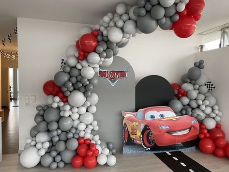 Cars Balloon Backdrop, Mcqueen Party, Cars Birthday Party Decorations, 2nd Birthday Party For Boys, Birthday Lights, Boys First Birthday Party Ideas, Disney Cars Birthday, Car Themed Parties, Car Birthday Theme