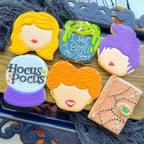 Hocus Pocus Cookies Royal Icing, Hocus Pocus Sugar Cookies, Hocus Pocus Cookies Decorated, Hocus Pocus Cookies, Kids Tea Party Birthday, Halloween Cookie Designs, Big Cookies, Galletas Halloween, Halloween Sugar Cookies Decorated