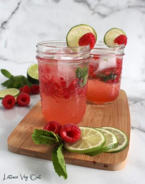 Raspberry Mojito Mocktail with Mint and Lime (Vegan Friendly) Raspberry Mint Water, Coconut Water Drinks Nonalcoholic, Flavored Coconut Water, Raspberry Coconut Mojito, Flavored Coconut Water Recipes, Mocktail With Coconut Water, Drinks To Make With Coconut Water, Raspberry Drinks Nonalcoholic, Coconut Water Mocktail Recipes