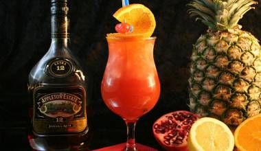 Glass of planter's punch Run Punch, Planters Punch Recipe, Caribbean Rum Punch Recipe, Planters Punch, Rum Drinks Recipes, Rum Punch Recipes, Punch Cocktails, Coctails Recipes, Rum Recipes