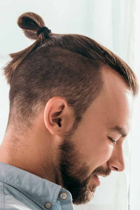 A young man with a ponytail for medium hair. Man With Short Ponytail, Men Hairstyle Ponytail, Men Short Ponytail, Man With Ponytail, Men’s Ponytail Styles, Ponytail Hairstyles For Men, Top Knot Men, Man Ponytail, Hairstyle Names