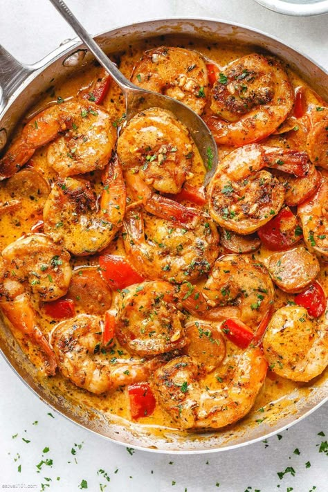 Cajun Shrimp and Sausage in Creamy Pepper Sauce - #cajun #shrimp #sausage #recipe #eatwell101 - Incredibly easy but packed with such amazing cajun flavor! - #recipe by #eatwell101 Sausage And Shrimp Recipes, Cajun Shrimp And Sausage, Sausage Skillet Recipe, Recipes With Shrimp, Cajun Shrimp Recipes, Shrimp And Sausage, Cajun Sausage, Slow Cooker Dinners, Shrimp Sausage